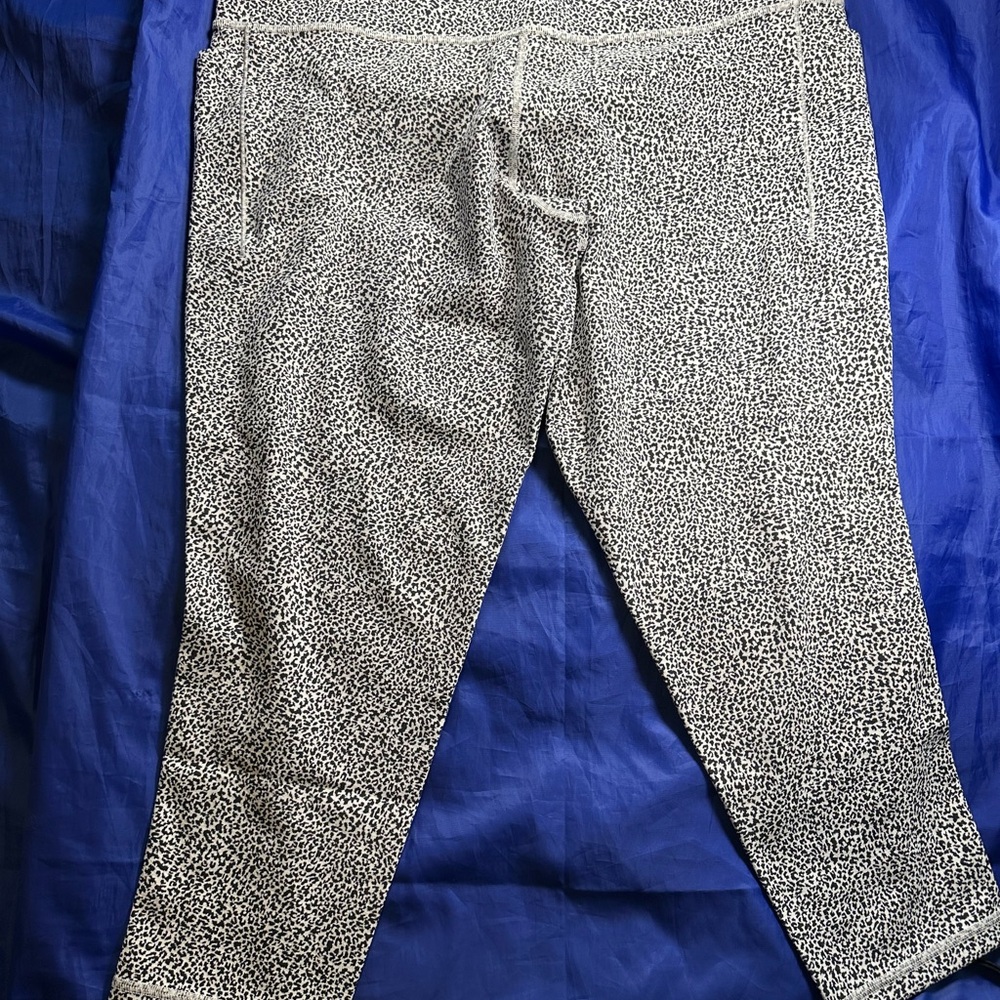 Athleta Salutation Stash Leopard Print Tights - image 6